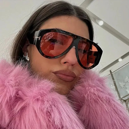 Fashion pilot sunglasses for women with large black frame and UV400 red lenses